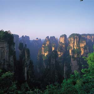 單獨(dú)成團(tuán)N線:張家界、天子山、寶峰湖、猛洞河漂流、鳳凰古城四晚五日湘西全景游